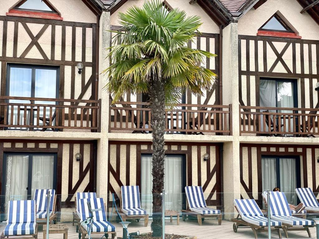 Logis Le Clos Deauville Saint Gatien Exteriör bild