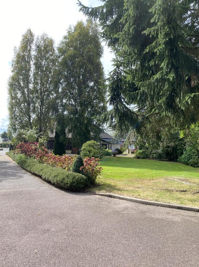 Logis Le Clos Deauville Saint Gatien Exteriör bild