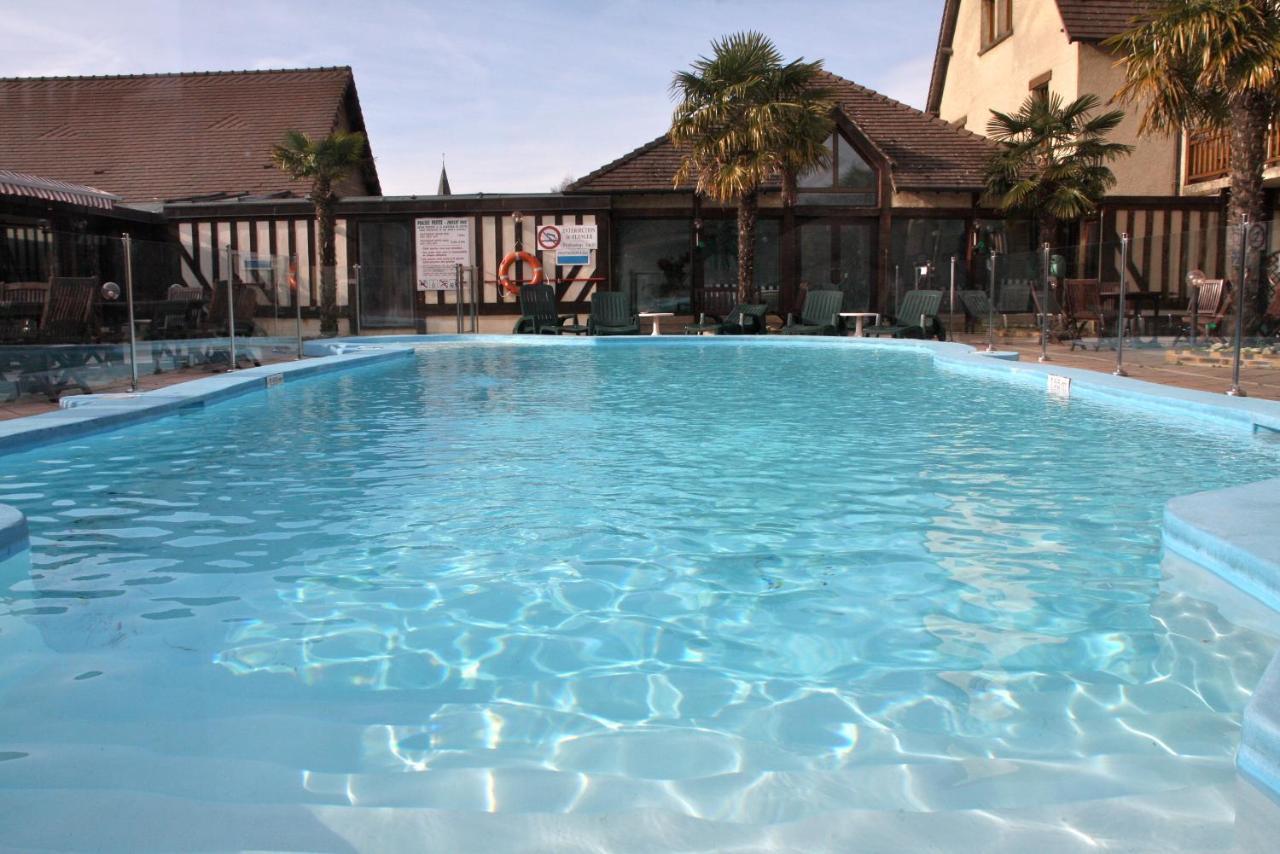 Logis Le Clos Deauville Saint Gatien Exteriör bild